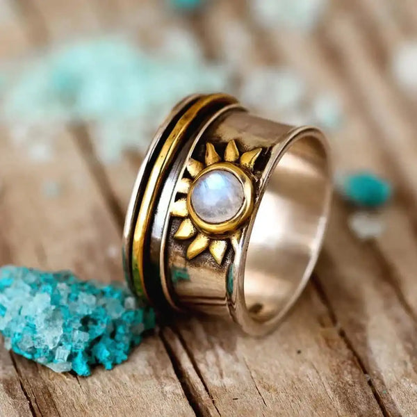 Vintage Sonnenring mit weißem Stein