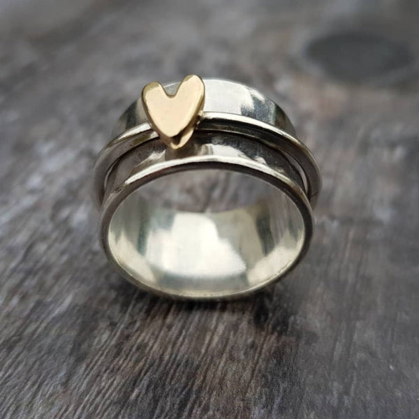 Silberring mit goldenem Herz