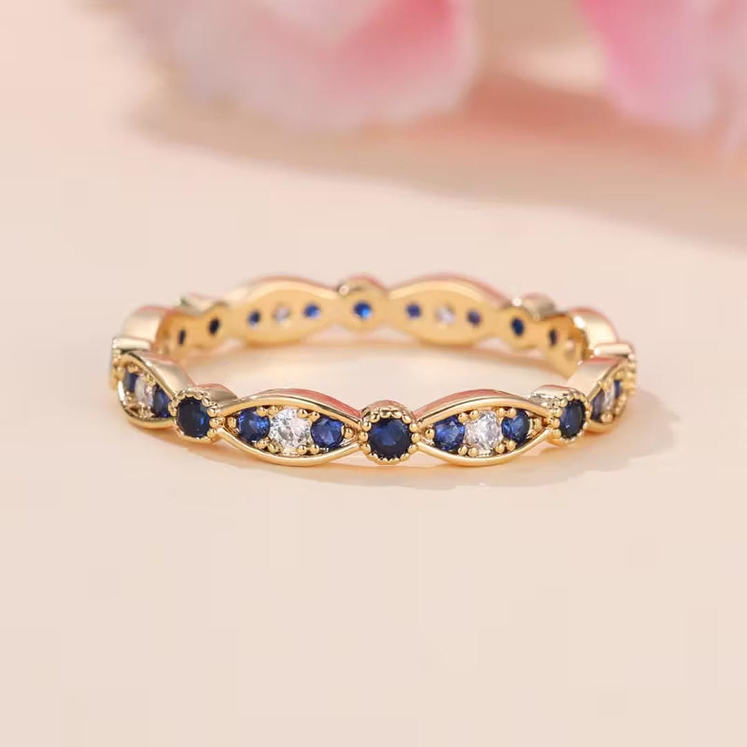 Blauer eleganter Funkelring