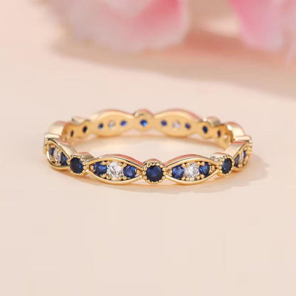 Blauer eleganter Funkelring