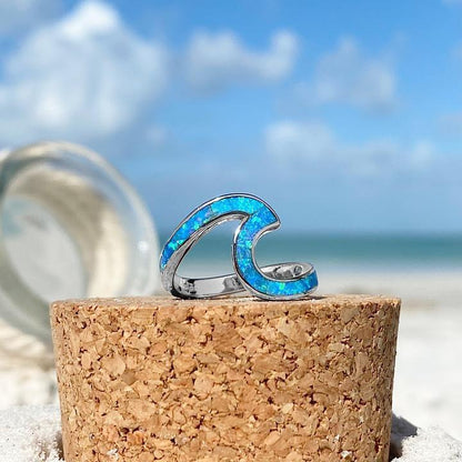 Silberner Wellenring mit blauem Opal