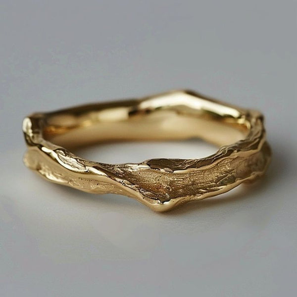 Gehämmerter Goldring im Vintage Stil