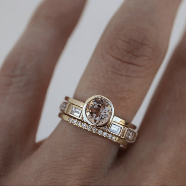Glänzender Goldring im Vintage Stil