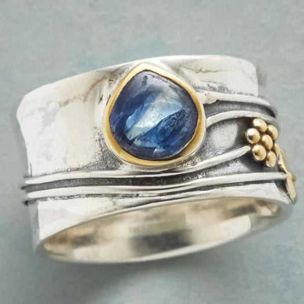 Ring Nachtblau mit klassischem Glanz