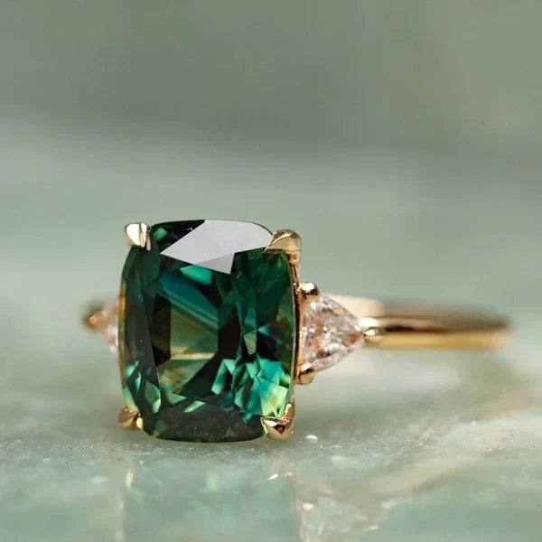 Goldring mit Stein im Vintage Stil