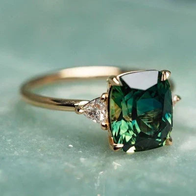 Goldring mit Stein im Vintage Stil