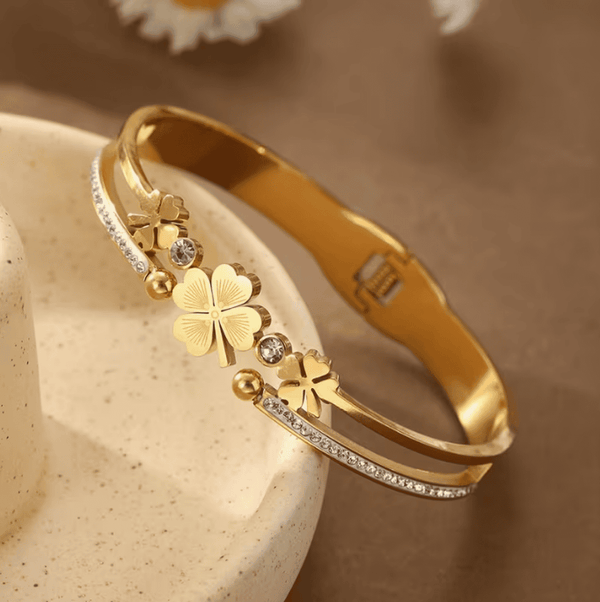 Eleganter Armreif Blüte der Anmut
