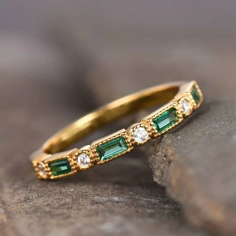 Vintage Goldring mit grünem Zirkonia