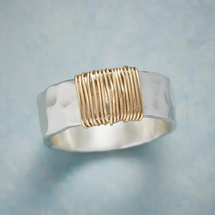 Zeitloser Ring in Gold und Silber