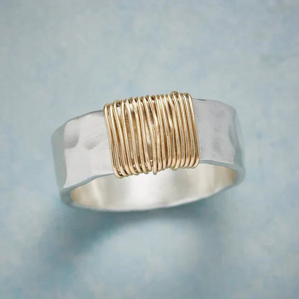 Zeitloser Ring in Gold und Silber